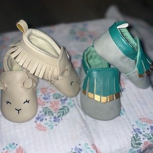 2 pair baby shoes/0-3mo/ soft bottom 🥰super cute